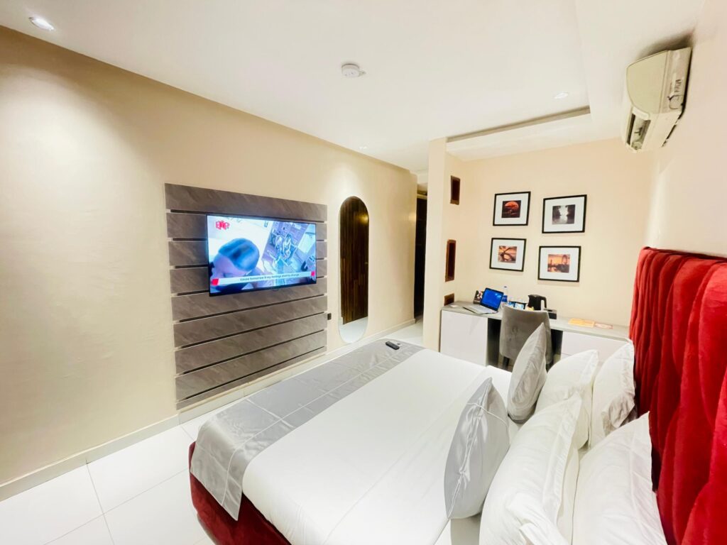 oniruproofloungeexecutiveroom Proof hotel Lounge