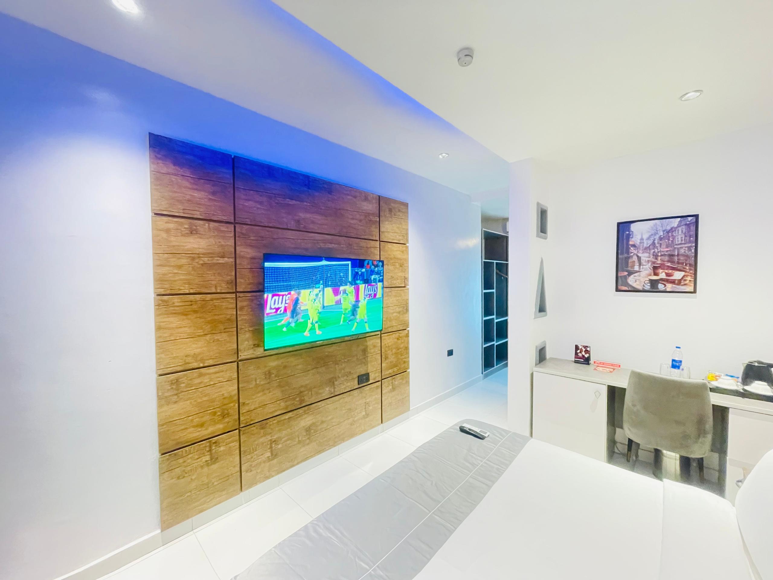 proofhoteloniruoceanviewroom Proof hotel Lounge